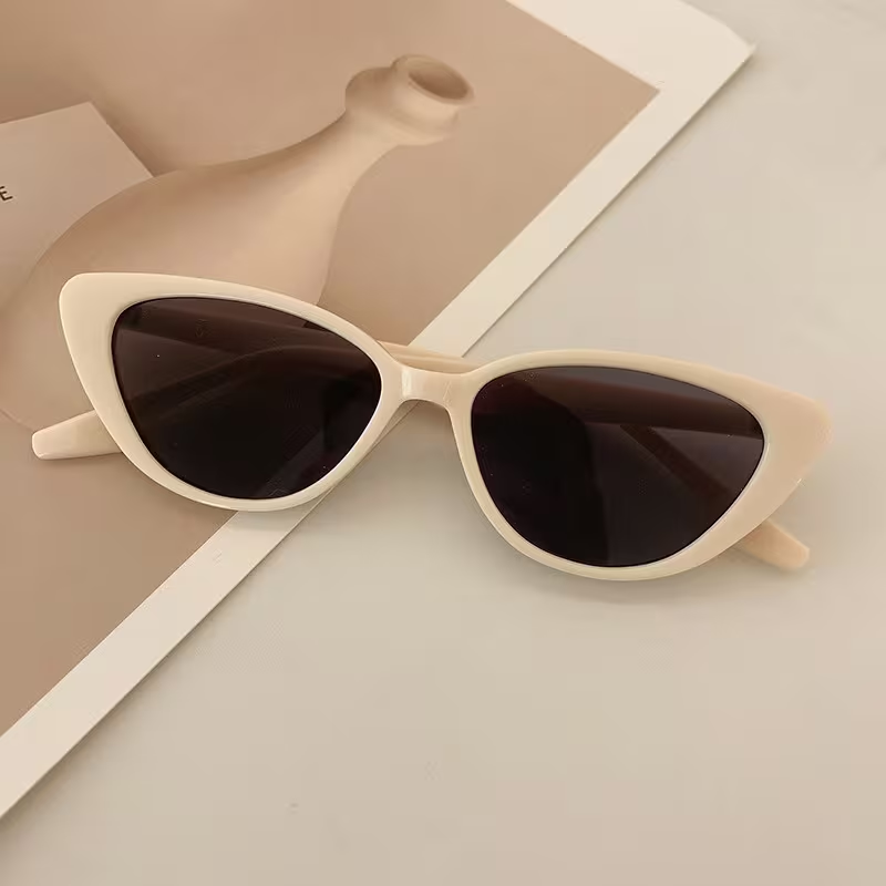 Stylish Cat-Eye Glasses Set for Men and Women - Retro Fashion Party