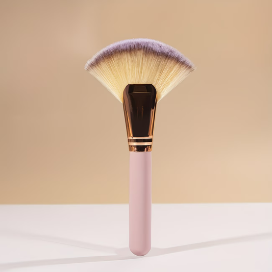 Single diamond shaped facial makeup brush