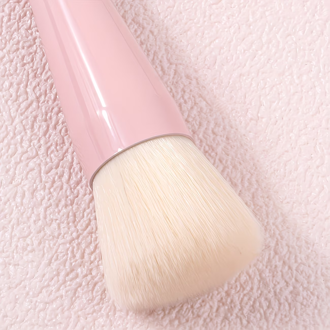 1pc Highlighter Brush With Wooden Handle Multifunctional Professional Face Blush Makeup Brush
