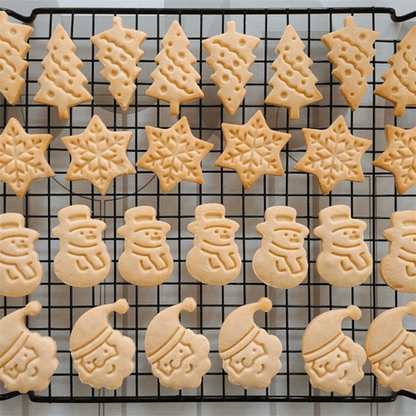 4-piece set of plastic Christmas cookie cutters, creative pressing cookie molds