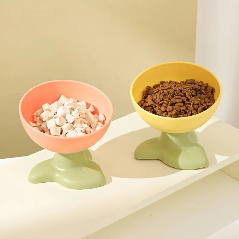 1 pet booster bowl with non-slip base and 15° anti-tipping angle