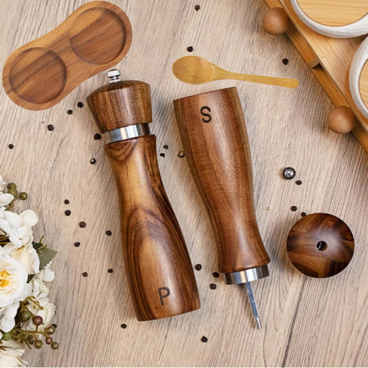 Salt and pepper grinder set, refillable salt grinder, comes with wooden tray and spoon.