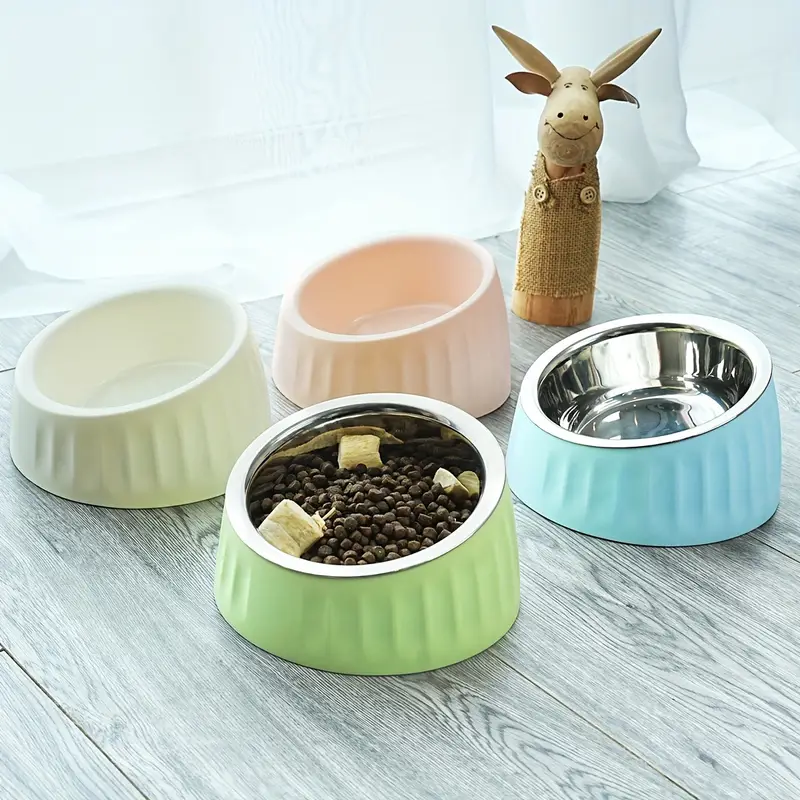 Neck-protecting pet bowl, large-capacity stainless steel dog bowl with non-slip bottom.