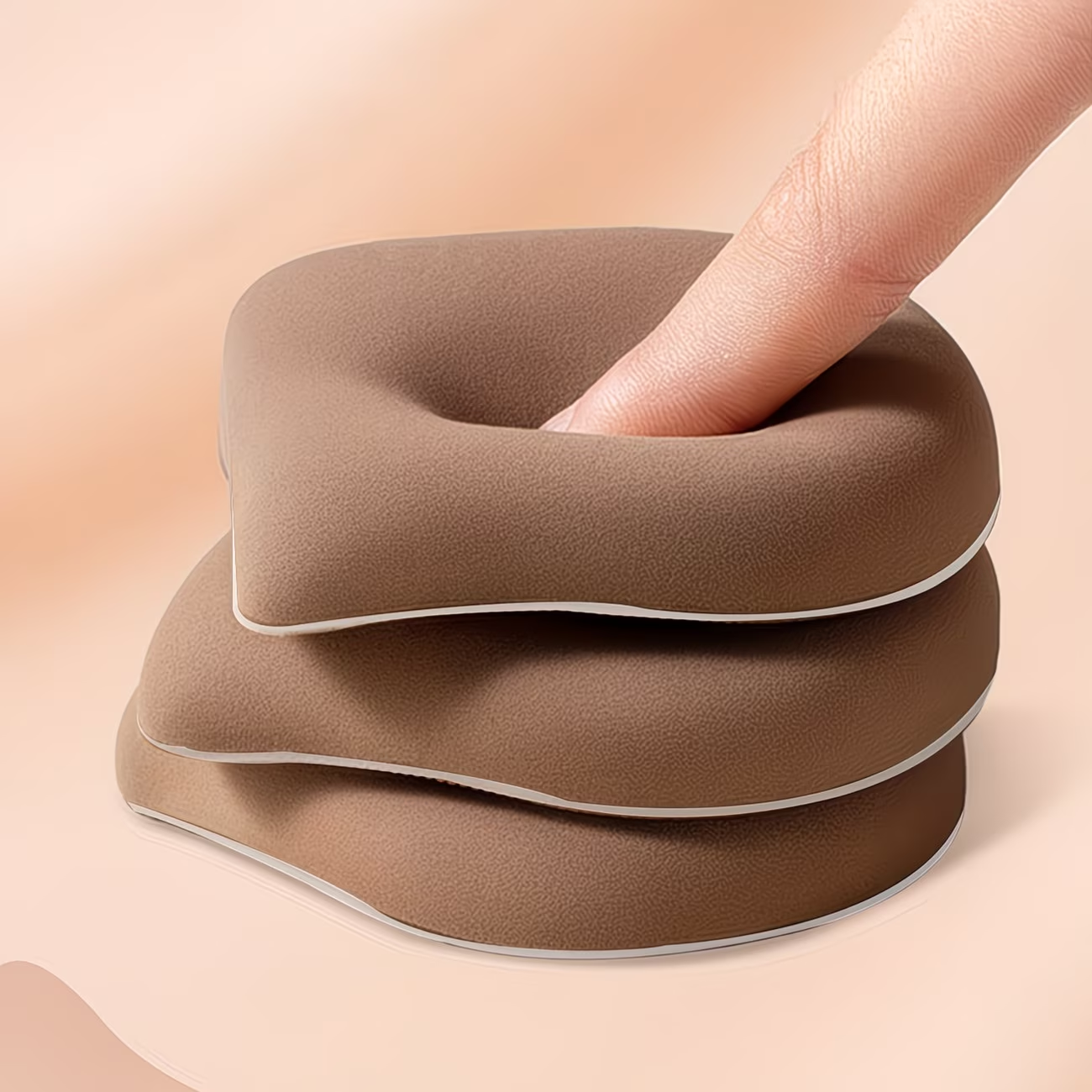 A single round cosmetic sponge for foundation make-up, made of soft material
