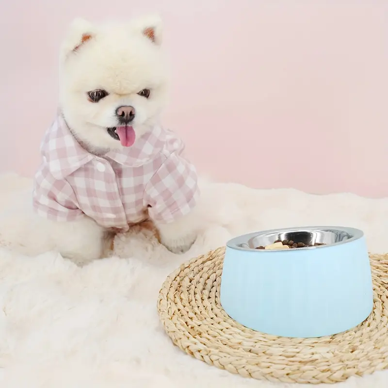 Neck-protecting pet bowl, large-capacity stainless steel dog bowl with non-slip bottom.